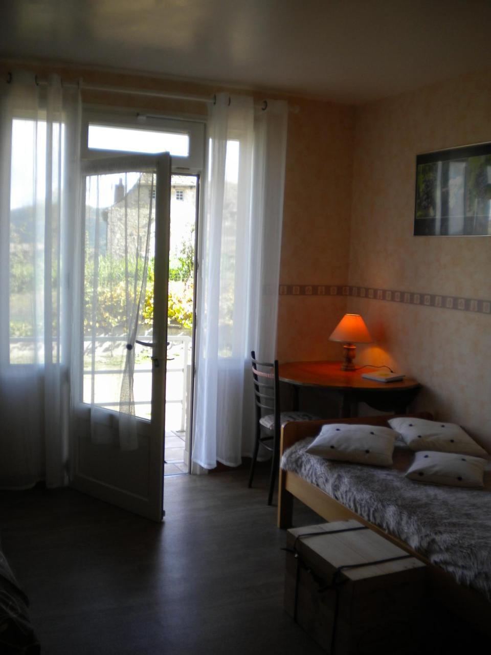 Hotel Le Relais Du Coustoubi Campouriez Exteriör bild